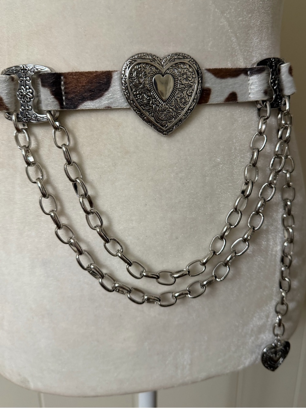 Haute Hippie Cow Print faux fur Hair-on-Hide Heart Chain Belt NWT - Picture 7 of 13